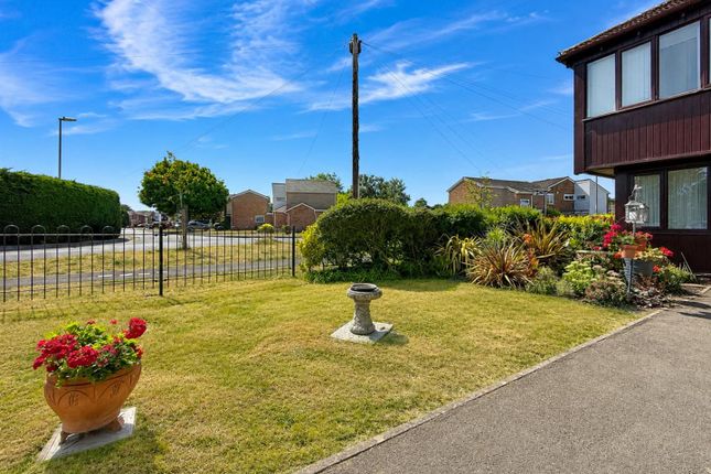 3, Postern Close, Portchester photo 2