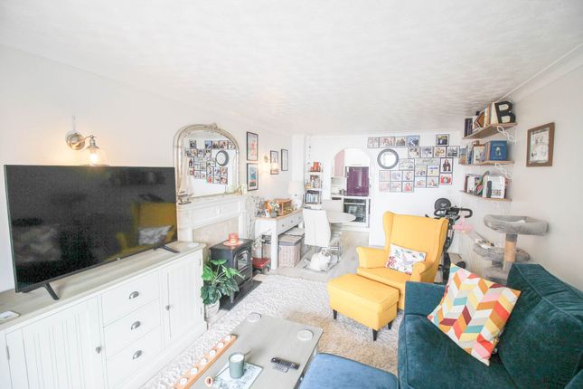 25, Madeira Court, Weston-super-Mare photo 3