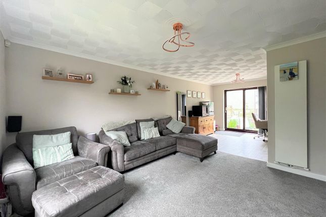 16, Kidwelly Close, Plymouth photo 3