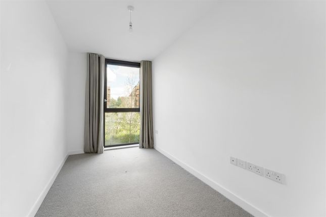 Flat to rent in Forrester Way, London