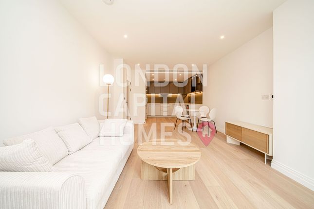 Thumbnail Flat to rent in Park Street, London