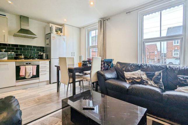 Flat 3, 7, George Street, Berkshire photo 2