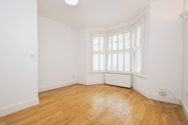 15A, Dallin Road, London photo 3