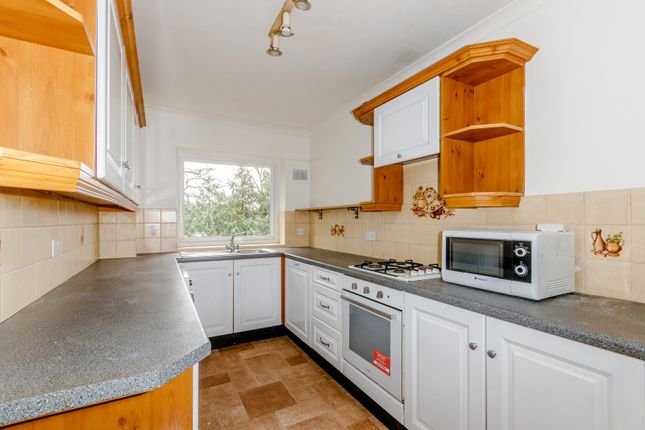 14, Hillbrook Gardens, Weybridge photo 4