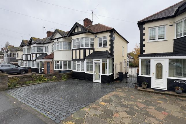 59, Westview Drive, Woodford Green photo 2