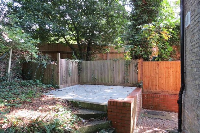 Flat to rent in Dulwich Wood Park, Dulwich, London