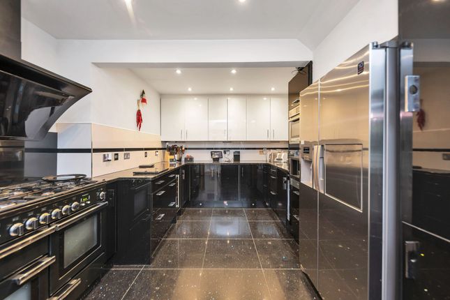 153 Musley Hill, Ware photo 2