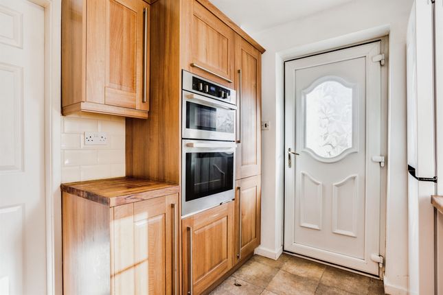 4, Thornleigh Croft, Wakefield photo 4