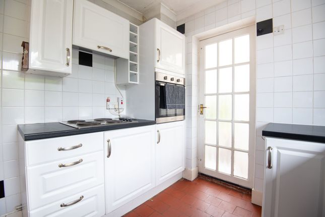 2 Saxby Crescent, Wellingborough photo 5