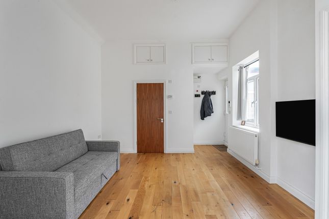 Flat 8, Heriot House, 88-90, Guildford Street, Surrey photo 4