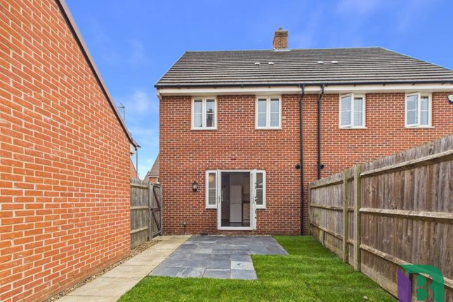 47, Drayhorse Crescent, Milton Keynes photo 3