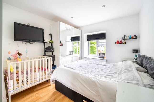 Flat to rent in Monarch Mews, Streatham Common, London