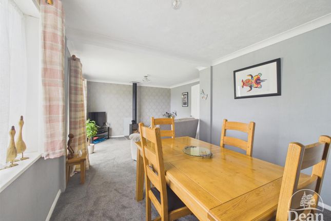 2, Dean View, Cinderford photo 3