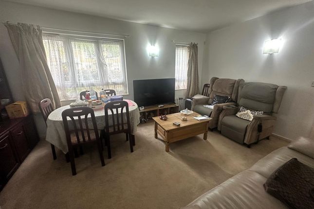 Flat 101, Fuscia Court, Feltham photo 2