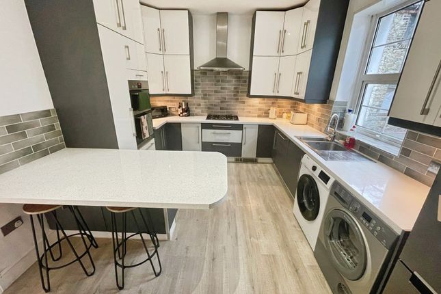 39 Oddfellows Street, Bridgend photo 4
