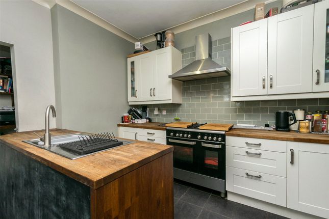 54, Westover Road, West Yorkshire photo 3