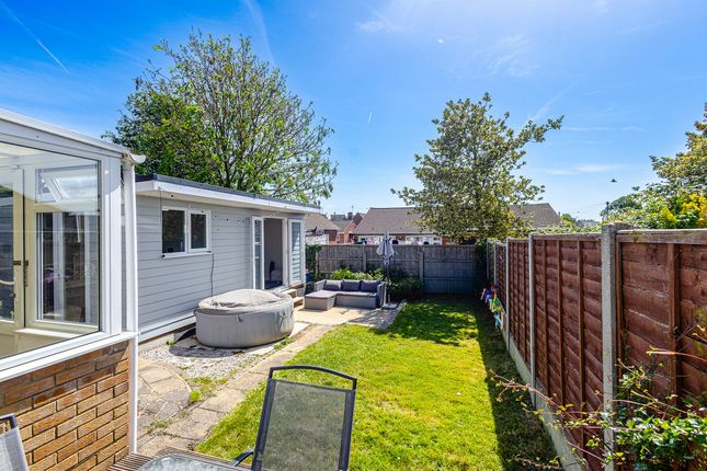 14, Macmurdo Road, Leigh-on-sea photo 4
