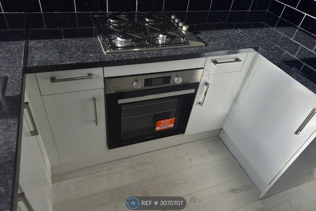 Flat, Tomlins Court South Norwood Hill, London photo 2