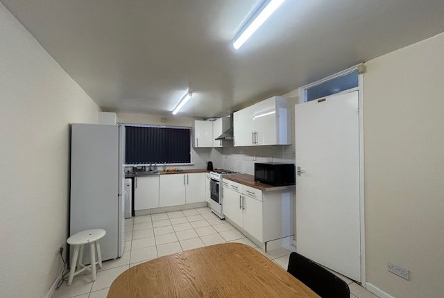 15, Howden Place Hyde Park, Leeds photo 3