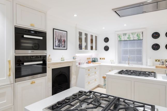 Town house for sale in Craven Street, London