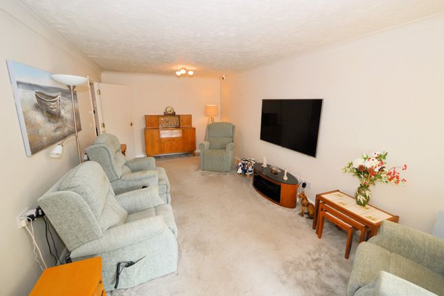 Flat 55 Hart Dene Court, Bagshot photo 4