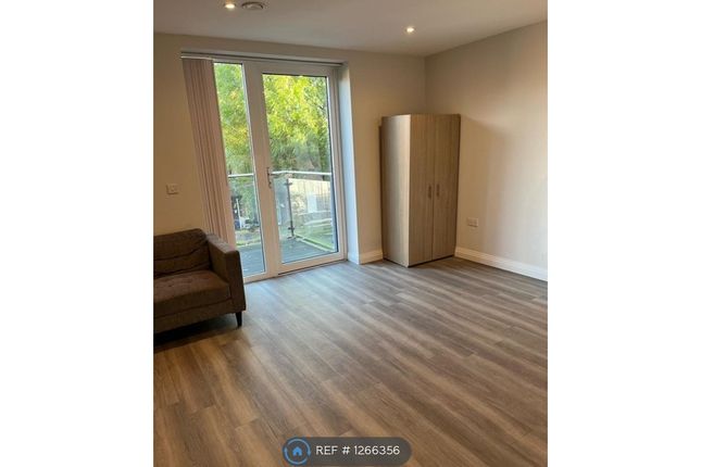 Flat, Panorama Apartments Harefield Road, Uxbridge photo 5