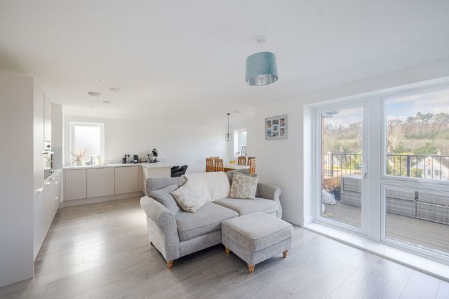 Flat 4, Dunlin House 28E Fairdene Road, Coulsdon photo 3