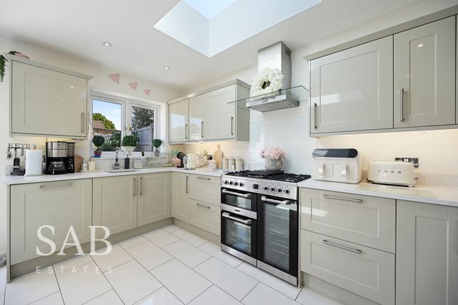 60 Greenway Gardens, Greenford photo 4