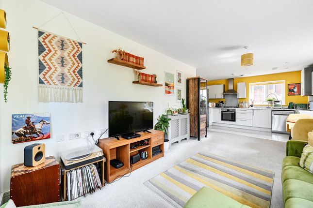 Flat 2, Tiller House,, Barley Road, Wokingham photo 4