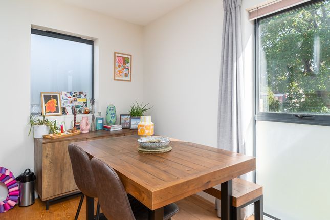Flat 2 Beau Apartments, 1, Church Path, London photo 4