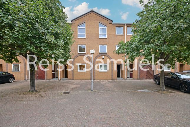 Town house to rent in Cyclops Mews, London