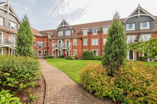 Flat for sale in Hanbury Road, Droitwich, Worcestershire