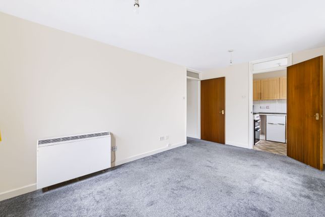 104, Somerset Road, Redhill photo 4