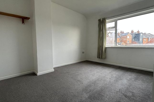 69, WARWICK photo 5