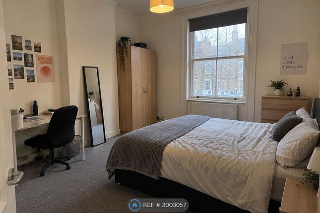 Flat B, St John Street, London photo 3