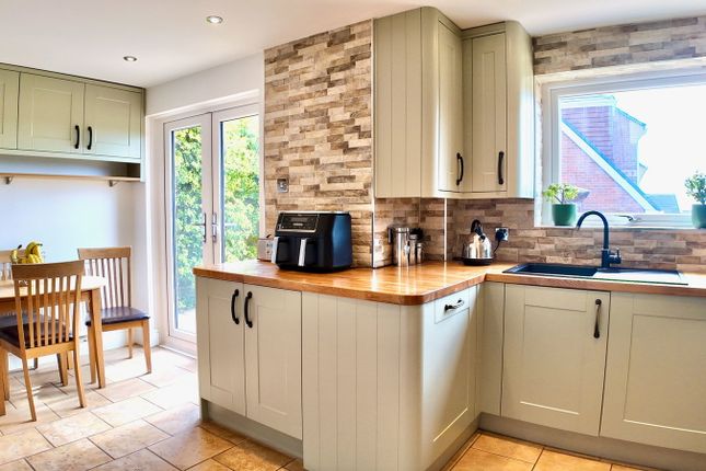 3, Cwrt Neuadd Wen, Bargoed photo 2
