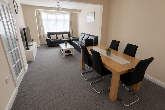 15, Felstead Close, Luton photo 4