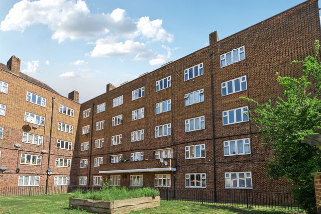 Stockwell Gardens Estate, London photo 3