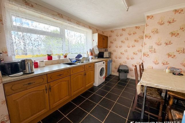 The Pear Tree Bungalow, Eye Road, Kenton photo 3