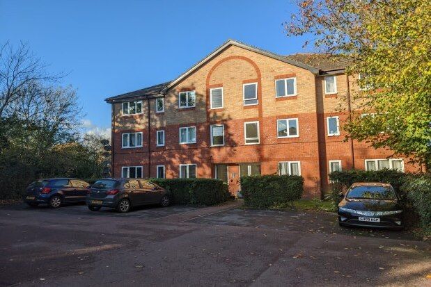 Thumbnail Flat to rent in Chetwood Road, Crawley