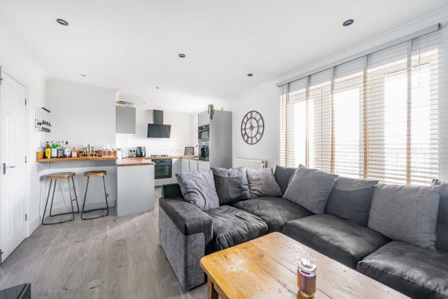 Flat for sale in Chapel Orchard, Yate, Bristol
