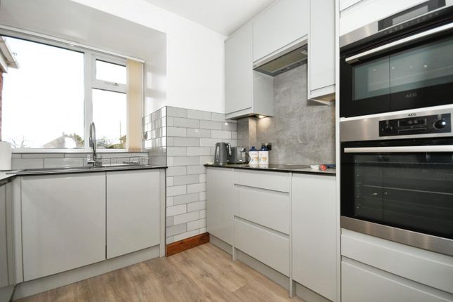 Kitchen 02.Jpg