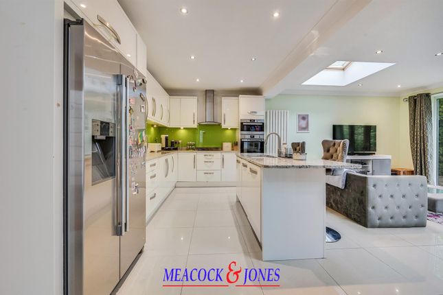 17, Friars Avenue, Brentwood photo 3