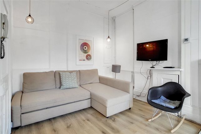 Flat to rent in Long Lane, Barbican