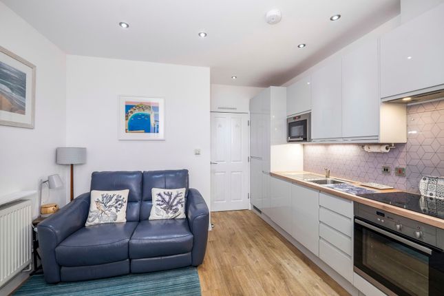 Flat 1, 4, Belmont Terrace, Cornwall photo 4