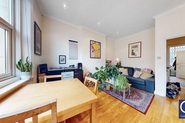 Flat to rent in Cable Street, London