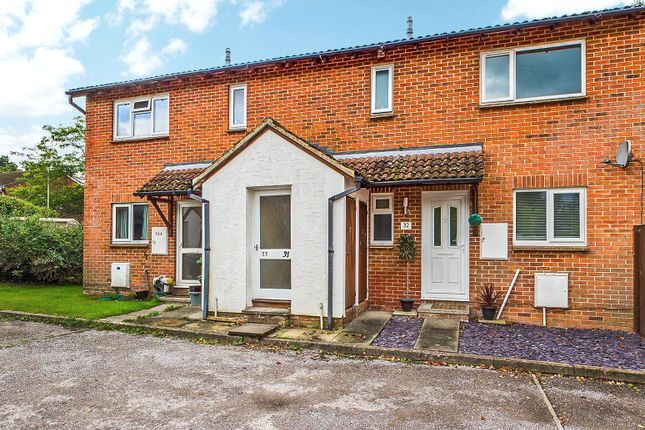 Thumbnail Flat to rent in Monkswood Crescent, Tadley, Hampshire