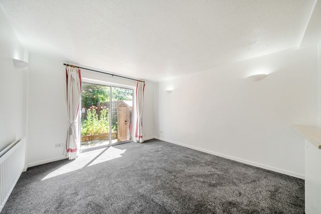 11, Lamplighters Close, Kent photo 2