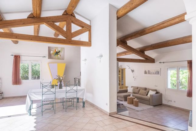 Villa for sale in St Esteve Janson, Aix En Provence Area, Provence - Var
