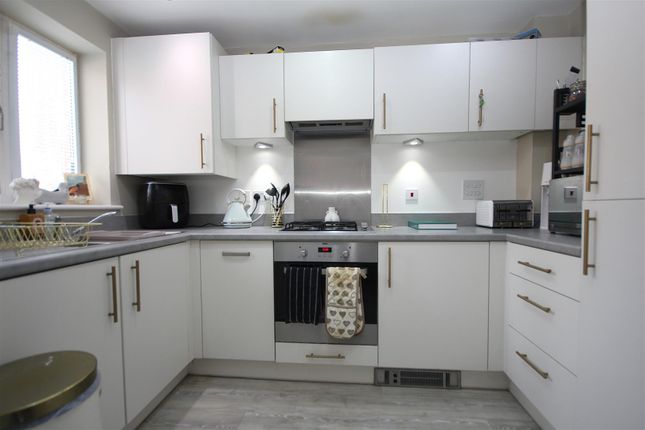 139, Bluebell Way, Fareham photo 2